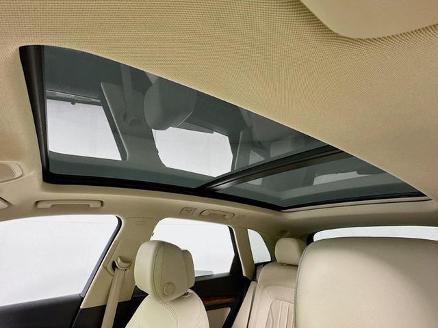 Photo of 2023 Glacier White Metallic Audi Q5