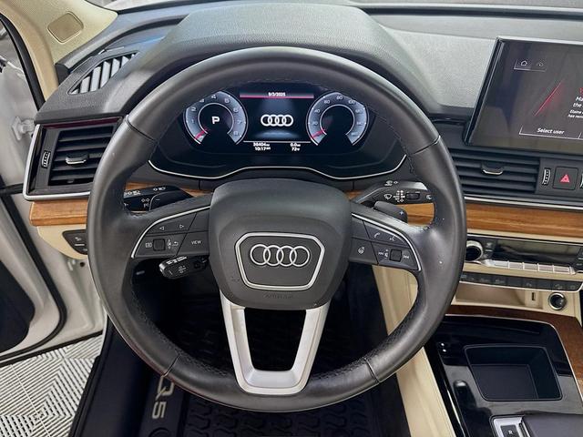 Photo of 2023 Glacier White Metallic Audi Q5