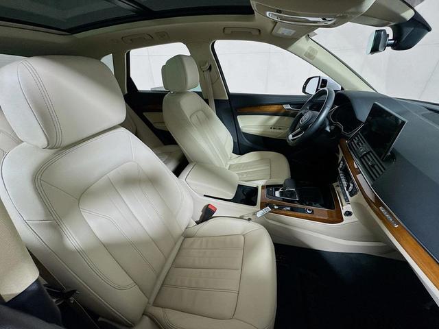 Photo of 2023 Glacier White Metallic Audi Q5