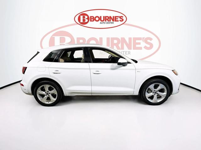 Photo of 2023 Glacier White Metallic Audi Q5