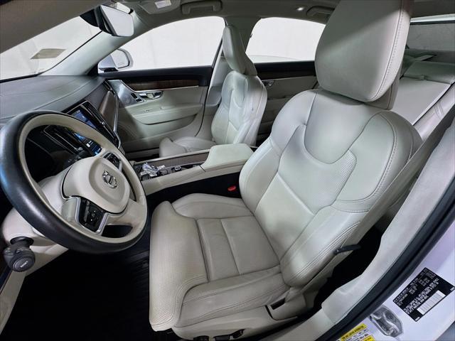 Photo of 2022 Crystal White Metallic Volvo S90