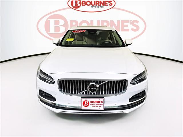 Photo of 2022 Crystal White Metallic Volvo S90