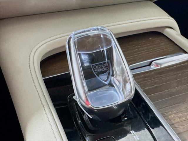 Photo of 2022 Crystal White Metallic Volvo S90