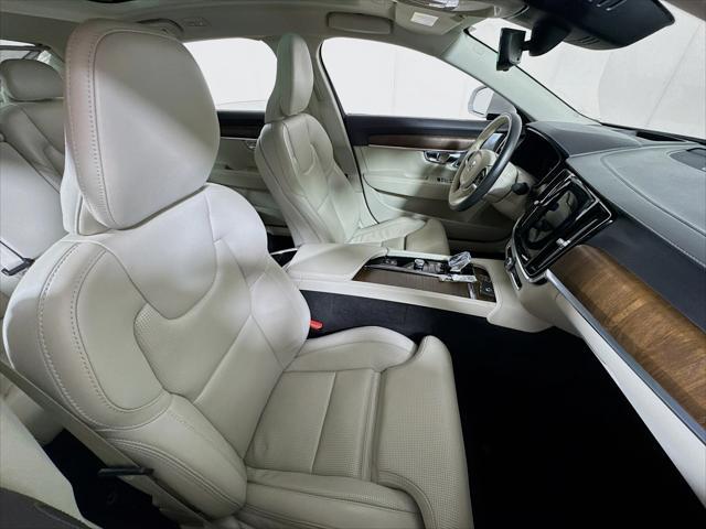 Photo of 2022 Crystal White Metallic Volvo S90