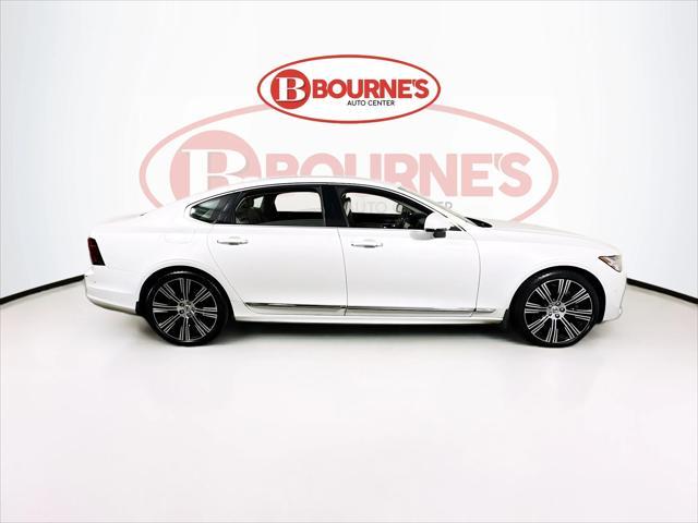 Photo of 2022 Crystal White Metallic Volvo S90