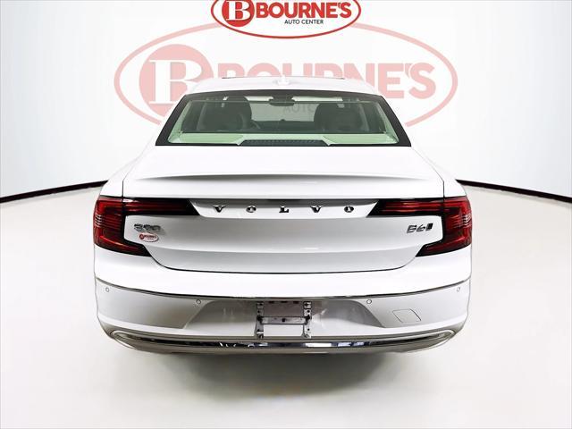 Photo of 2022 Crystal White Metallic Volvo S90