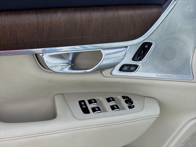 Photo of 2022 Crystal White Metallic Volvo S90