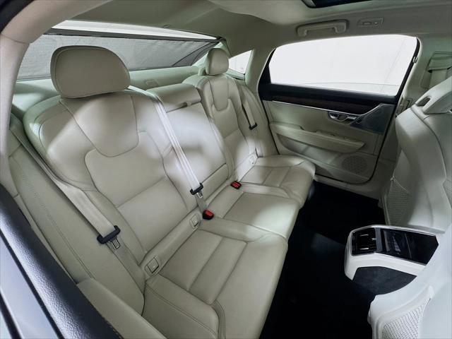 Photo of 2022 Crystal White Metallic Volvo S90