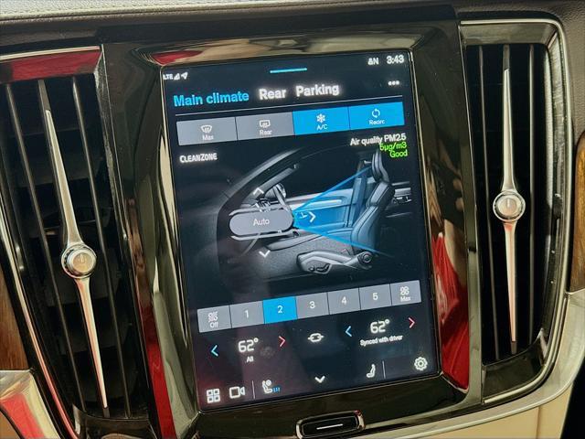 Photo of 2022 Crystal White Metallic Volvo S90