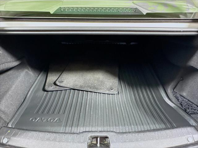 Photo of 2022 Crystal White Metallic Volvo S90