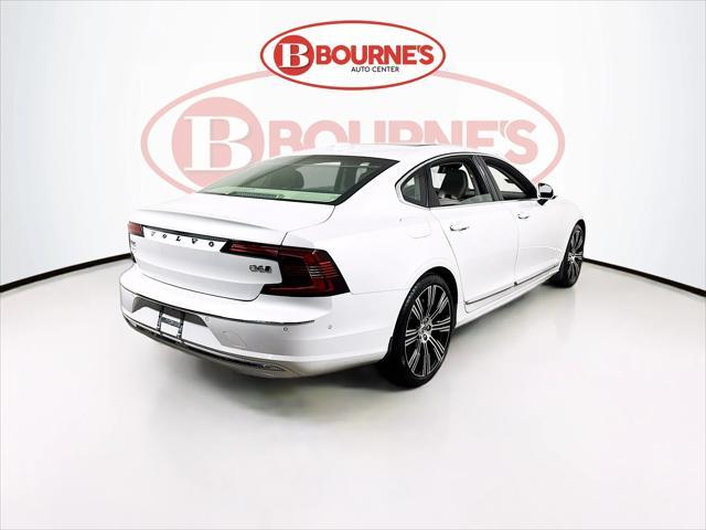 Photo of 2022 Crystal White Metallic Volvo S90