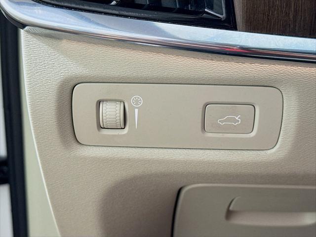 Photo of 2022 Crystal White Metallic Volvo S90
