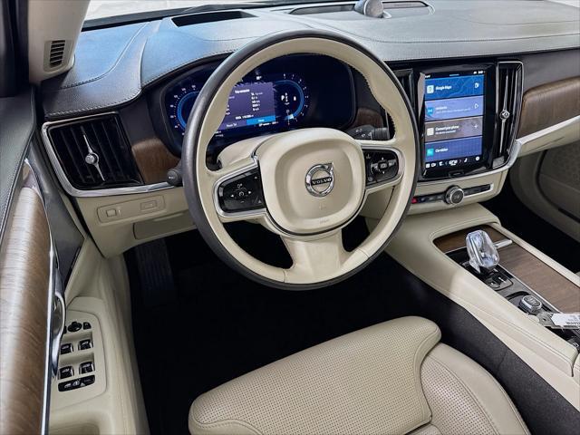Photo of 2022 Crystal White Metallic Volvo S90