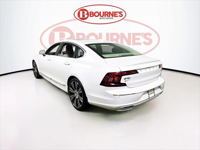 Photo of 2022 Crystal White Metallic Volvo S90