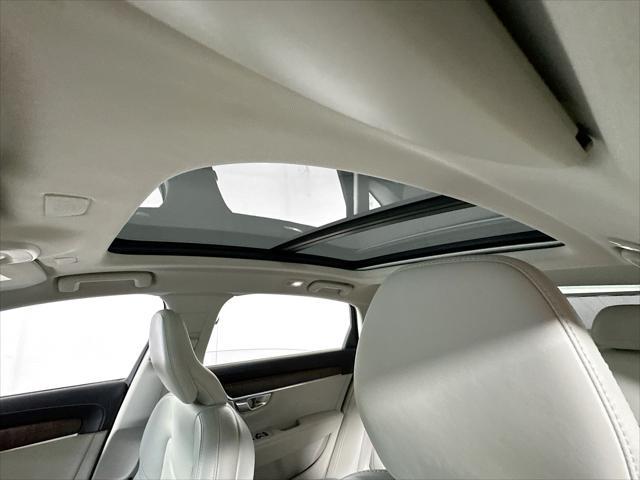 Photo of 2022 Crystal White Metallic Volvo S90
