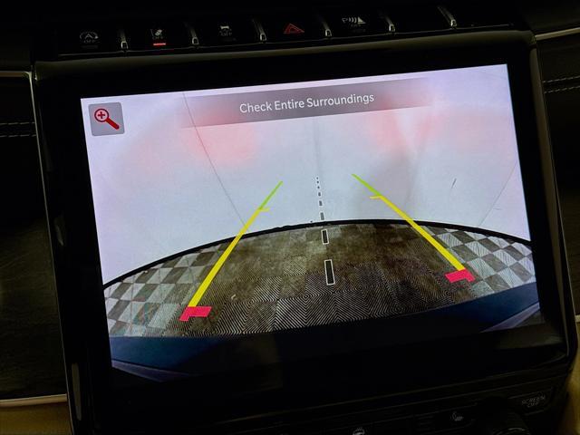 Photo of 2022 Diamond Black Crystal Pearl Jeep Grand Cherokee L