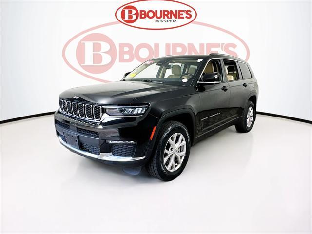 Photo of 2022 Diamond Black Crystal Pearl Jeep Grand Cherokee L
