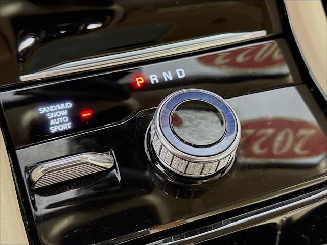 Photo of 2022 Diamond Black Crystal Pearl Jeep Grand Cherokee L