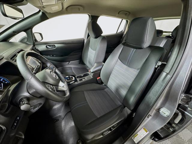 Photo of 2024 Gun Metallic Nissan Leaf