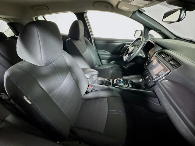 Photo of 2024 Gun Metallic Nissan Leaf