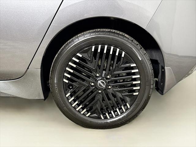 Photo of 2024 Gun Metallic Nissan Leaf