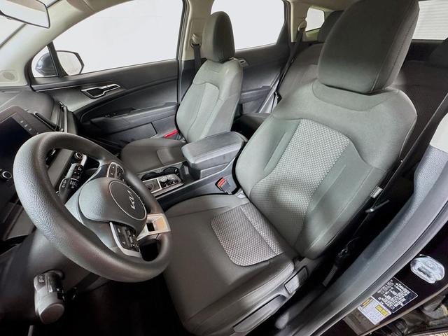 Photo of 2024 Fusion Black Metallic Kia Sportage