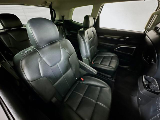Photo of 2022 Glacial White Pearl Kia Telluride