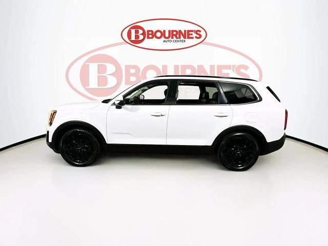 Photo of 2022 Glacial White Pearl Kia Telluride