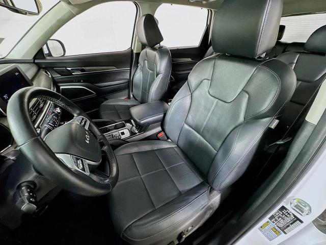 Photo of 2022 Glacial White Pearl Kia Telluride