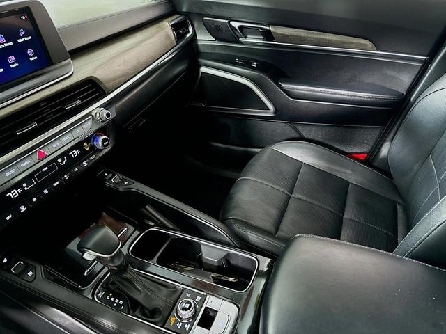 Photo of 2022 Glacial White Pearl Kia Telluride
