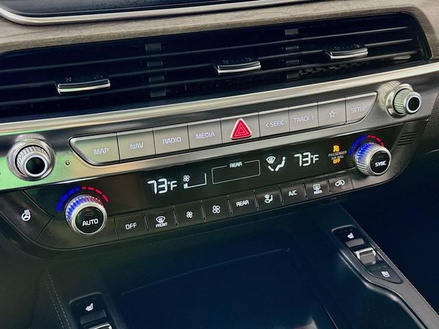 Photo of 2022 Glacial White Pearl Kia Telluride
