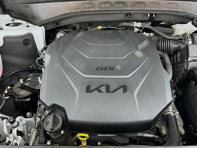 Photo of 2022 Glacial White Pearl Kia Telluride