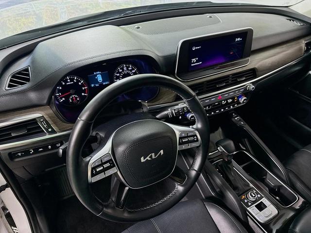 Photo of 2022 Glacial White Pearl Kia Telluride