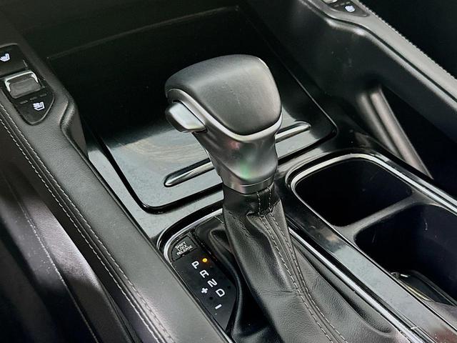 Photo of 2022 Glacial White Pearl Kia Telluride