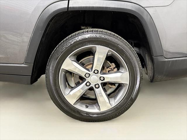 Photo of 2022 Baltic Gray Metallic Jeep Grand Cherokee L