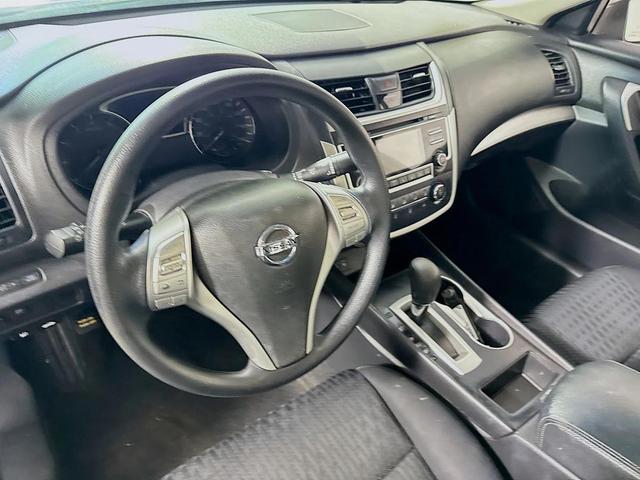Photo of 2017 Super Black Nissan Altima