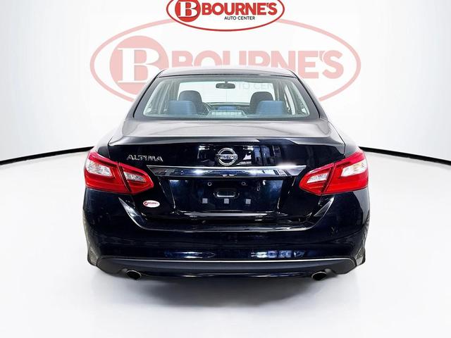 Photo of 2017 Super Black Nissan Altima