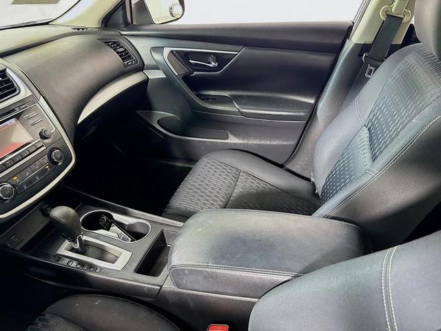 Photo of 2017 Super Black Nissan Altima