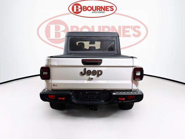 Photo of 2020 Bright White Clearcoat Jeep Gladiator