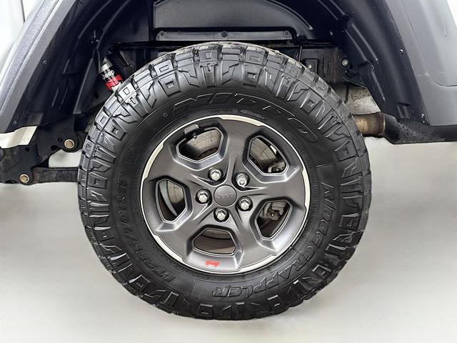 Photo of 2020 Bright White Clearcoat Jeep Gladiator