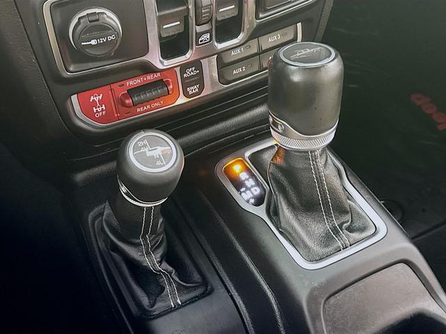 Photo of 2020 Bright White Clearcoat Jeep Gladiator