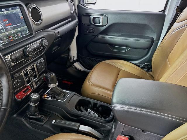 Photo of 2020 Bright White Clearcoat Jeep Gladiator