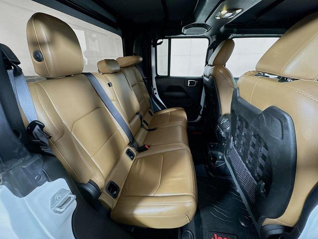 Photo of 2020 Bright White Clearcoat Jeep Gladiator