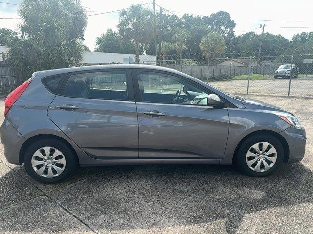 Photo of 2017 Triathlon Gray Metallic Hyundai Accent