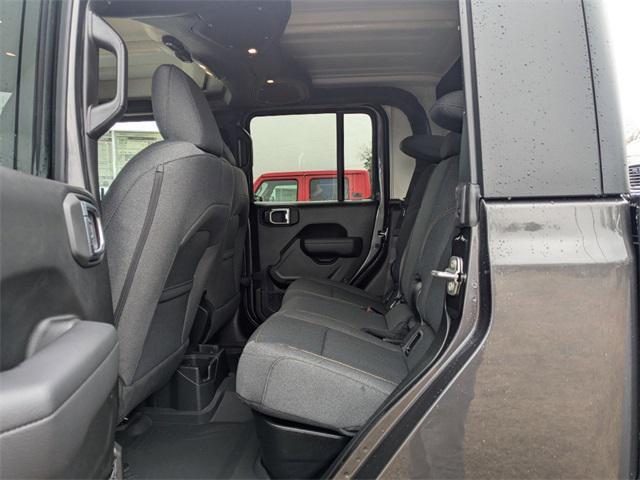 Photo of 2025 Granite Crystal Metallic Clearcoat Jeep Gladiator