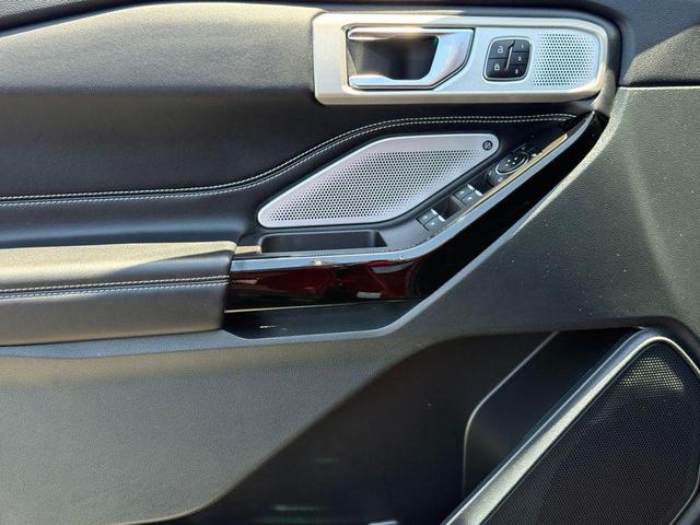 Photo of 2024 Rapid Red Metallic Tinted Clearcoat Ford Explorer