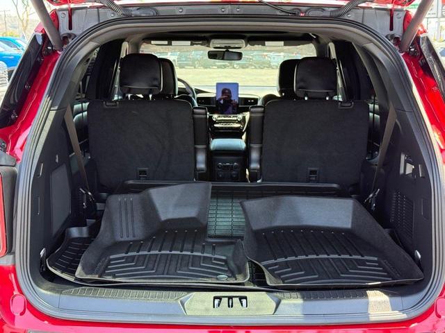 Photo of 2024 Rapid Red Metallic Tinted Clearcoat Ford Explorer