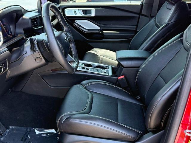 Photo of 2024 Rapid Red Metallic Tinted Clearcoat Ford Explorer