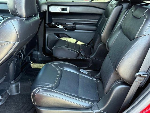 Photo of 2024 Rapid Red Metallic Tinted Clearcoat Ford Explorer