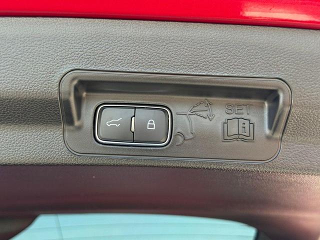 Photo of 2024 Rapid Red Metallic Tinted Clearcoat Ford Explorer